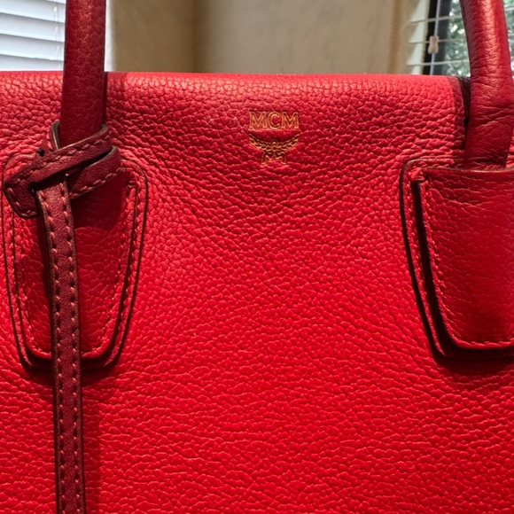 MCM Milla 2-way Red Leather Bag with shoulder strap and top handle - Picture 3 of 16